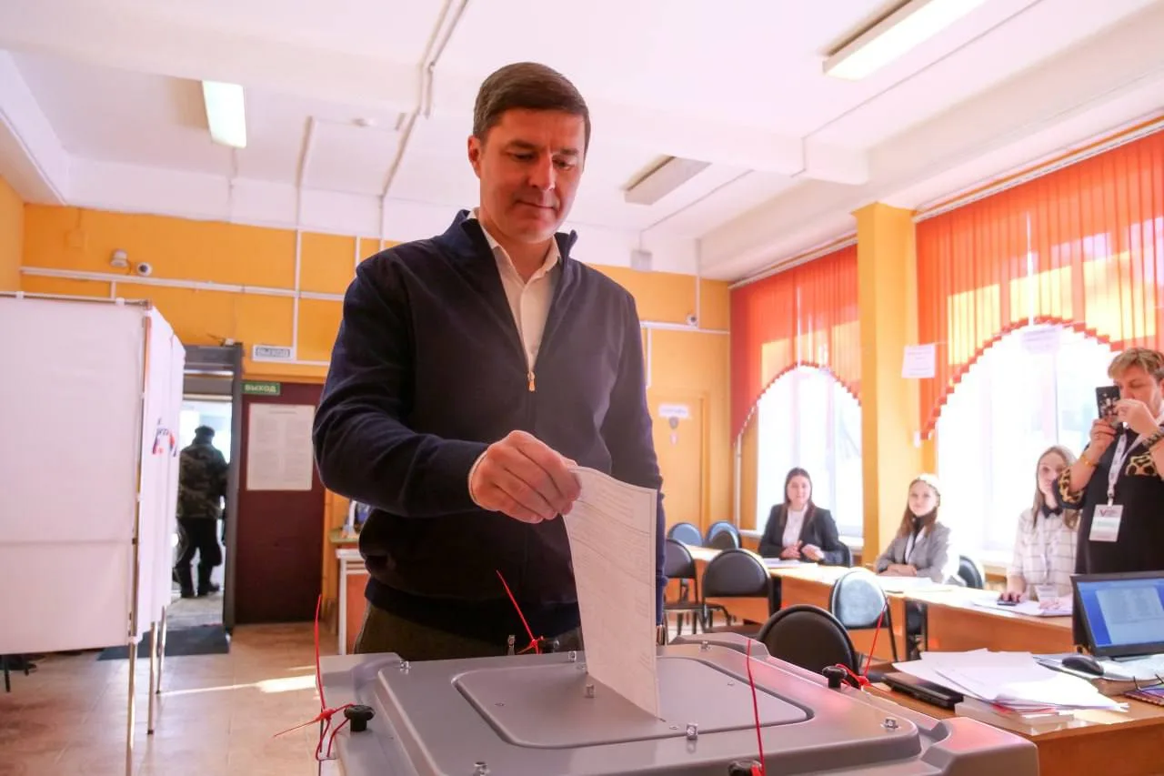 Владимир Волков проголосовал на участке в Люберцах на выборах президента России