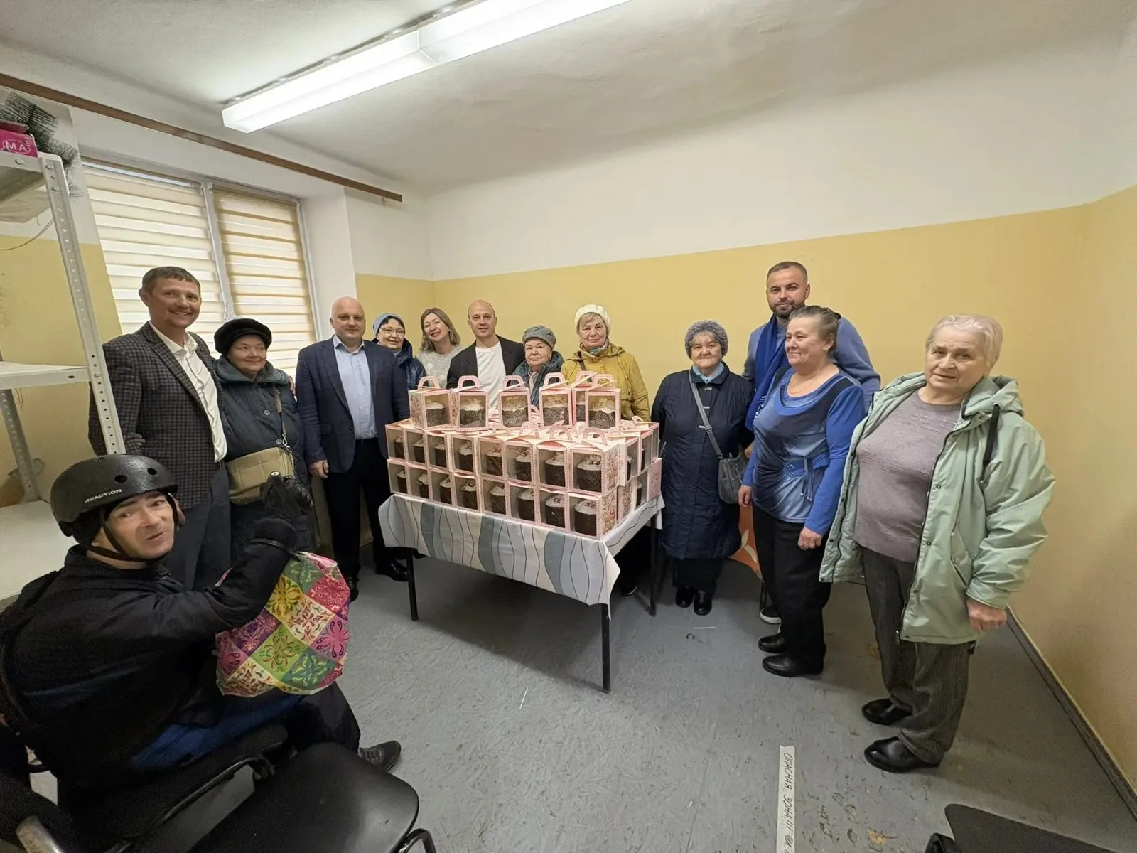 Более 400 пасхальных куличей передали люберецкие депутаты семьям участников СВО и общественным организациям