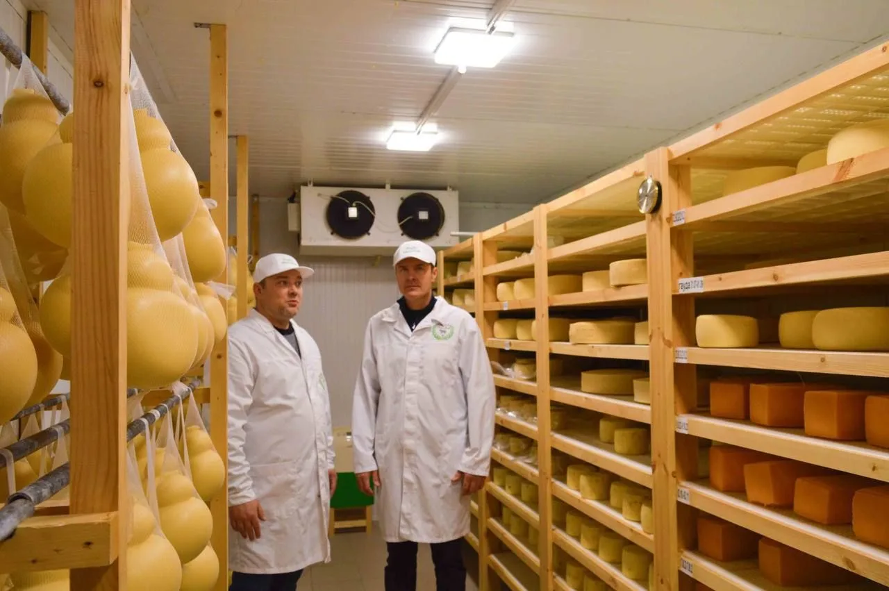 Владимир Волков осмотрел работу сыроварни в поселке Люберец