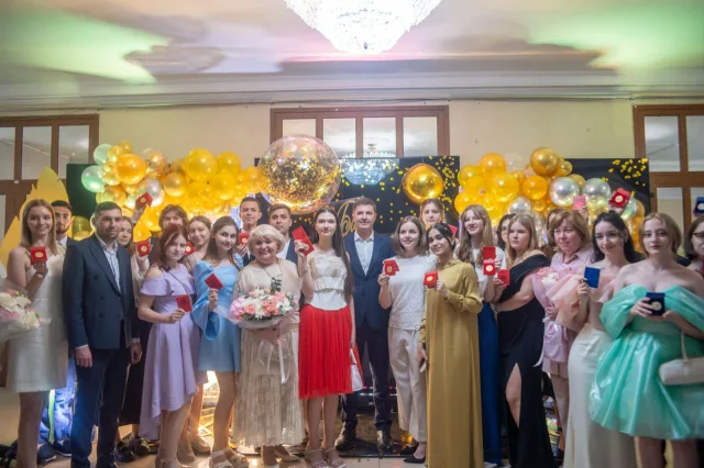 Более 300 выпускников Люберец получили медали «За особые успехи в учении»