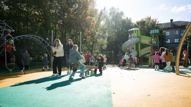 Обновленную детскую площадку по программе губернатора открыли в поселке Малаховка г.о. Люберцы
