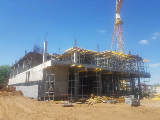 В поселке Люберец строители на 25% выполнили работы по возведению новой поликлиники