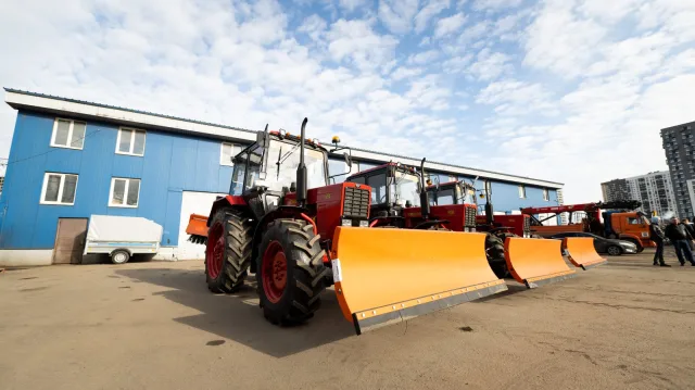 Пять единиц спецтехники пополнили автопарк комбината благоустройства Люберец с начала года