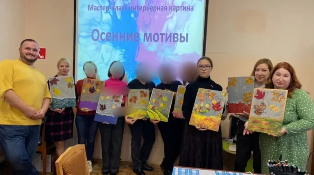 Для семей мобилизованных в Люберцах организовали мастер-класс по изготовлению картин