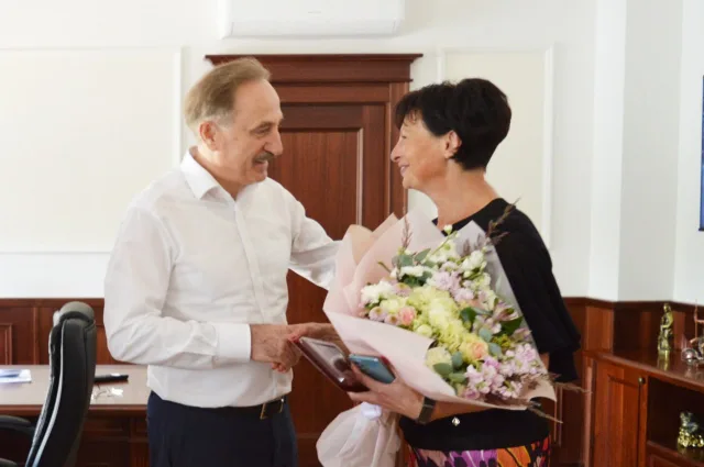 Владимир Ружицкий вручил почетный знак начальнику управления соцполитики Люберец