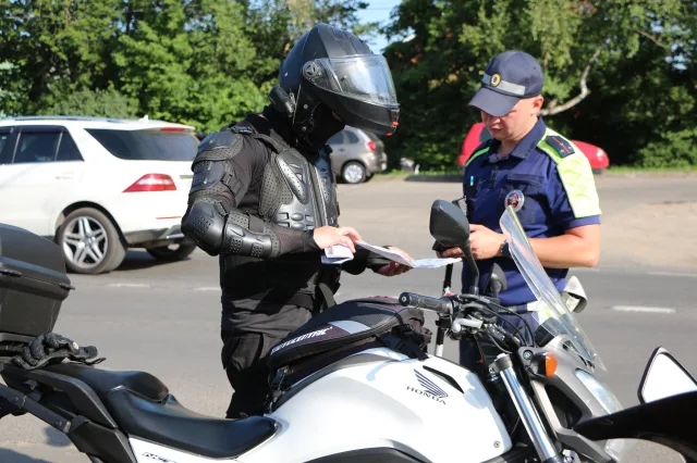 Сотрудники ГАИ призывают жителей Люберец сообщать в полицию о юных водителях за рулем питбайков