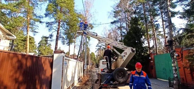 В поселке Люберец во время капремонта заменили опоры и провод линии электропередачи