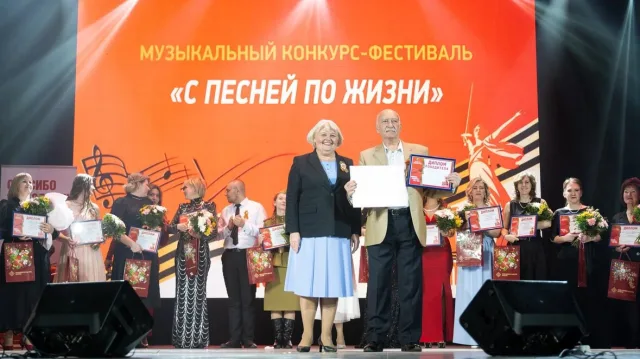 Победителем музыкального конкурса «С песней по жизни» стал педагог из школы №28 Люберец