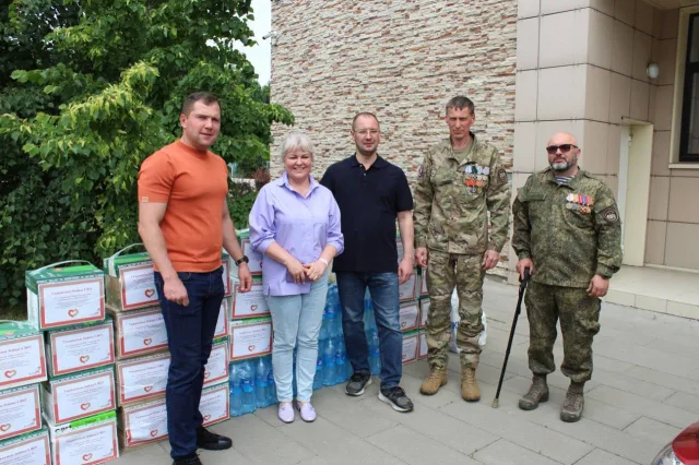 Сотрудники Люберецкого МФЦ собрали и передали в зону СВО гуманитарную помощь
