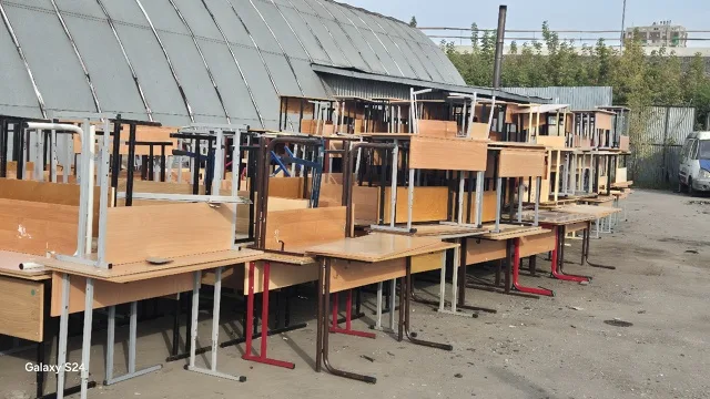 Старые школьные парты из Люберец укрепляют позиции на передовой