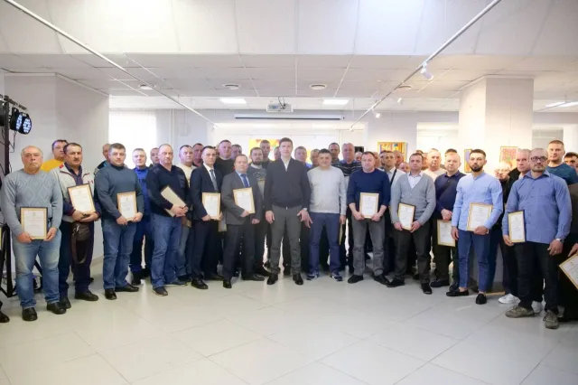 Владимир Волков в преддверии Дня работника ЖКХ вручил сотрудникам из Люберец грамоты