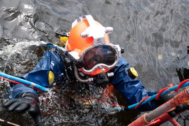 За лето спасатели Мособлпожспаса совершили 165 погружений в водоемы Подмосковья
