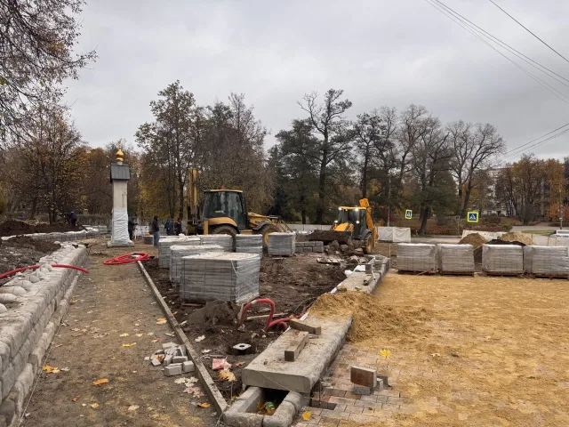 Благоустройство площади у памятного знака Святителю Николаю в Дзержинском завершат в ноябре