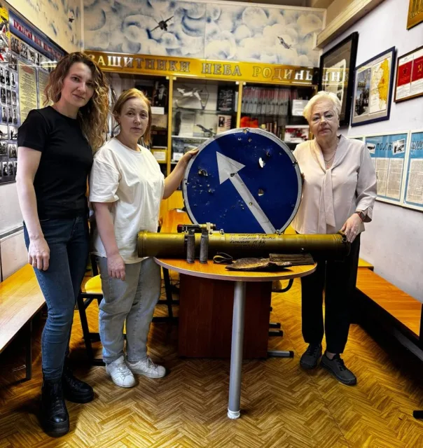 Гильзы, осколок бомбы и другие вещи из зоны проведения СВО пополнили фонд школьного музея Люберец