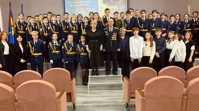 Школьники Люберец встретились с кавалером Ордена Мужества