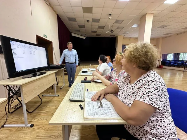 Первый замглавы Люберец встретился с участниками клуба «Активное долголетие»