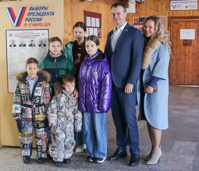 В Люберцах проголосовать на выборах приходят семьями