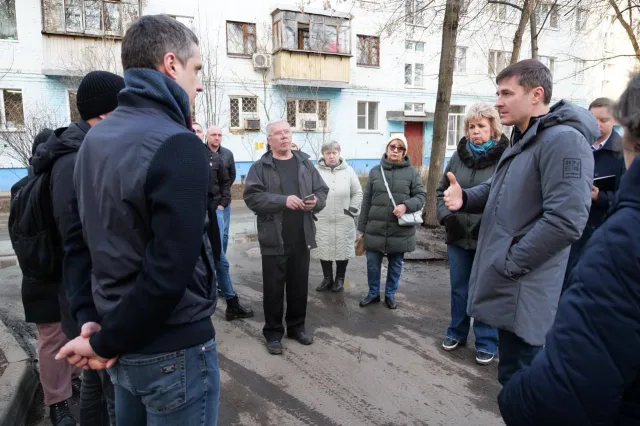 Владимир Волков с жителями Люберец на встрече обсудил вопросы содержания дворов