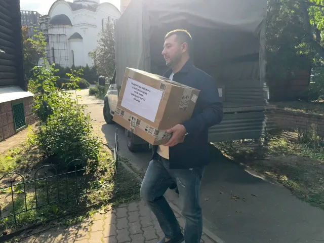 Более двух тонн гуманитарной помощи передали депутаты Люберец в Преображенский собор