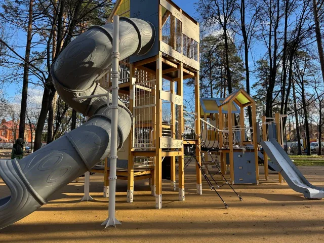 Монтаж кровли арт-объекта «Летний театр»  начался в парке Малаховки