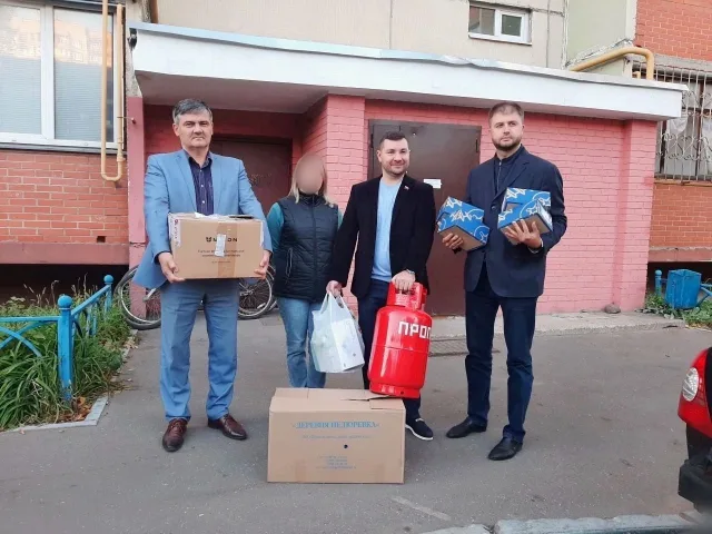 Депутаты Люберец передали гуманитарную помощь в зону СВО