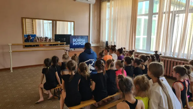 В Люберцах для школьников организовали кинопоказ о подвигах спортсменов на войне