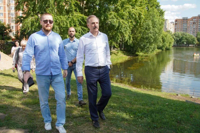 Владимир Ружицкий проверил реконструкцию Наташинского парка в Люберцах