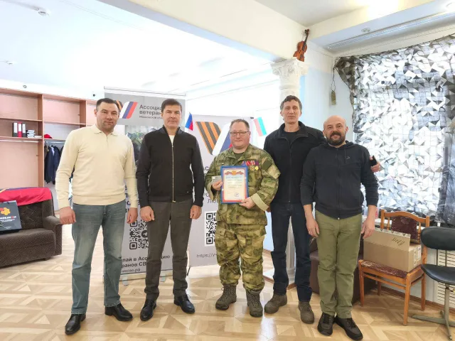 Глава Люберец вручил членский билет ветерану СВО