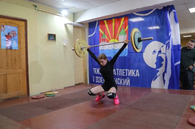 Почти двадцать медалей завоевали люберецкие спортсмены на турнире по тяжёлой атлетике в Дзержинском