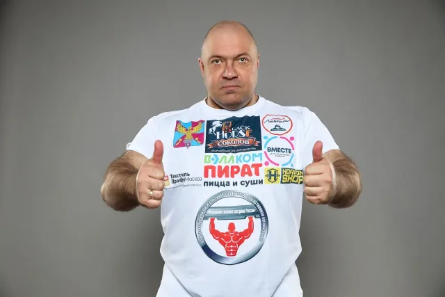 «Русский Халк» из Люберец скрутит сковороду и сломает стальные шпильки в «Лужниках»