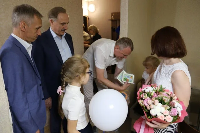 В Люберцах общественник МВД принял участие в акции «Собери ребенка в школу»