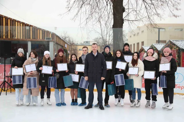 Владимир Волков и Дмитрий Дениско поздравили студентов и Татьян из Люберец с праздником