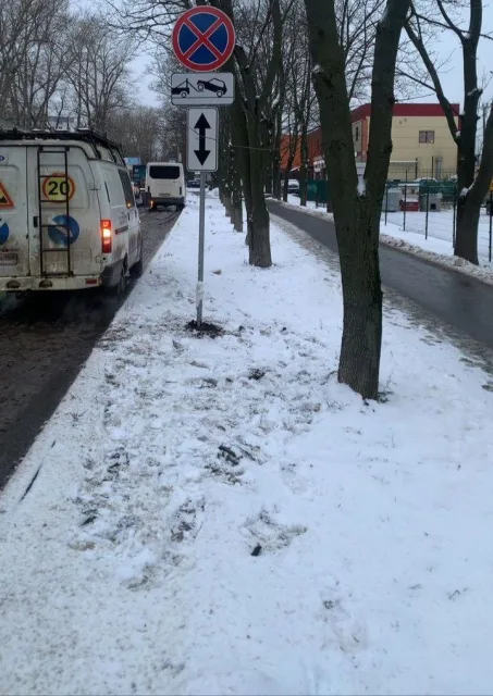 Знаки, запрещающие остановку, установили в Люберцах по пяти адресам