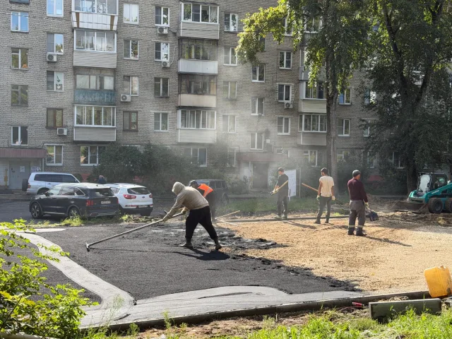 Обновление четырех игровых площадок ведется в Дзержинском