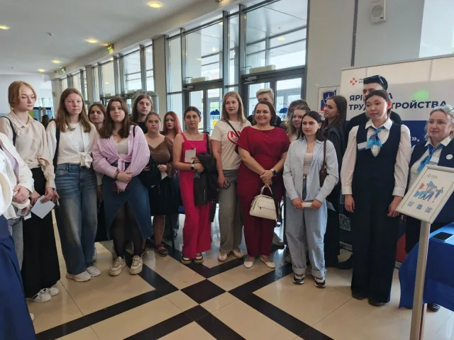 Более 200 человек посетили ярмарку трудоустройства в Люберцах