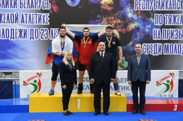 Спортсмен Люберец установил рекорды на соревнованиях по тяжелой атлетике в Беларуси