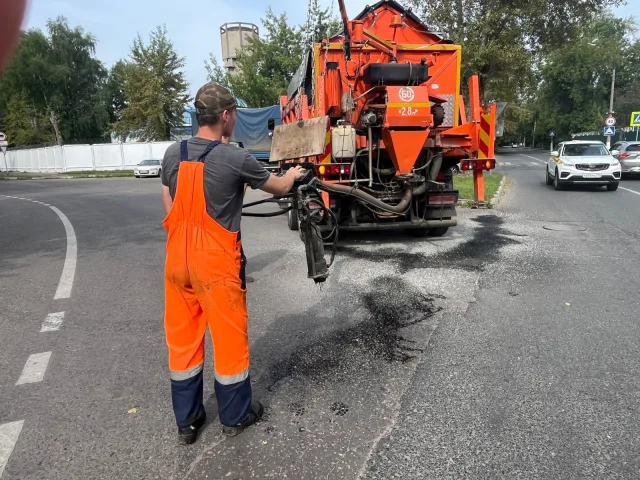 Почти десять тысяч ям устранили на дорогах Люберец с начала года