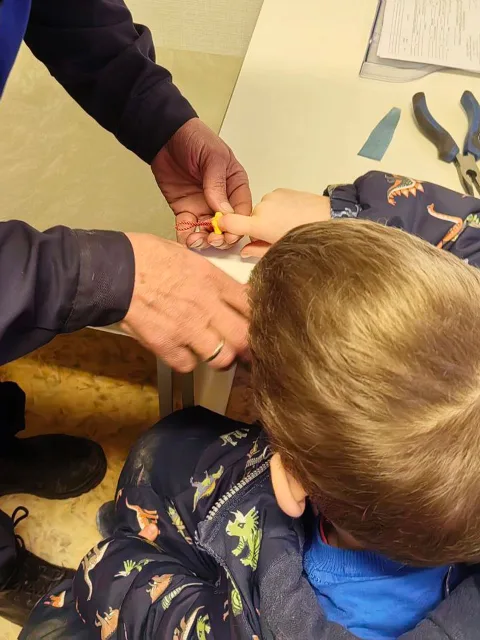 Спасатели Люберец помогли ребенку вытащить из детали конструктора застрявший палец