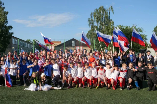 Владимир Волков принял участие в открытии стадиона школы Люберец для свободного посещения