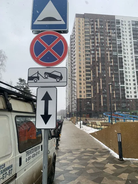 Знаки, запрещающие остановку транспортных средств, установили на улице Рождественской в Люберцах