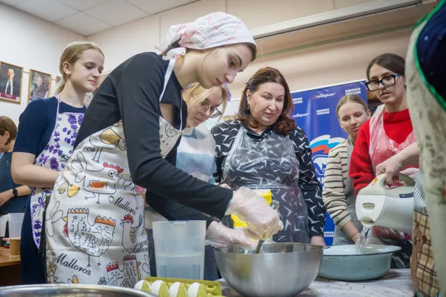 В Люберцах провели мастер-класс по лепке пельменей