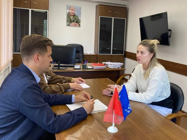 Председатель Совета депутатов Петр Ульянов провёл выездной приём