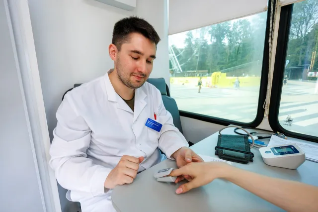 30 жителей Люберец проверили здоровье в мобильном медпункте