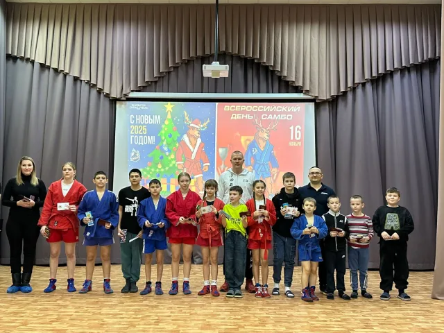 Воспитанникам школы самбо «Борец» Люберец вручили золотые знаки отличия ВФСК «ГТО»