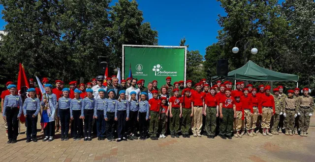 Смотр строя и песни среди юнармейцев провели сотрудники вневедомственной охраны подмосковной Росгвардии