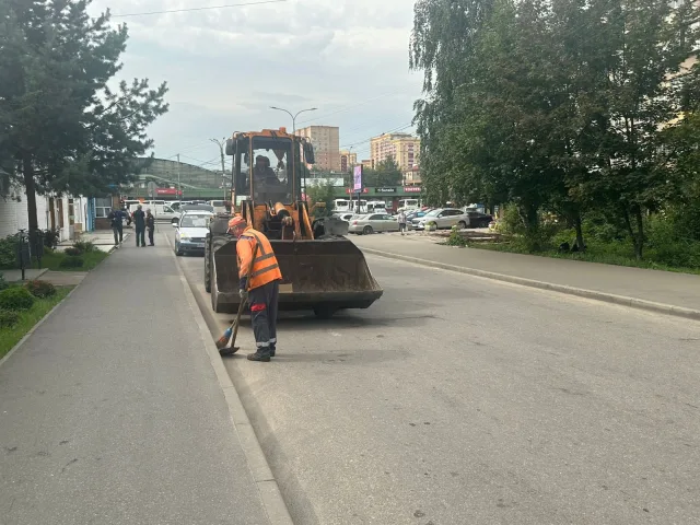 Более 100 единиц техники ежедневно задействовано в уборке дорог в Люберцах
