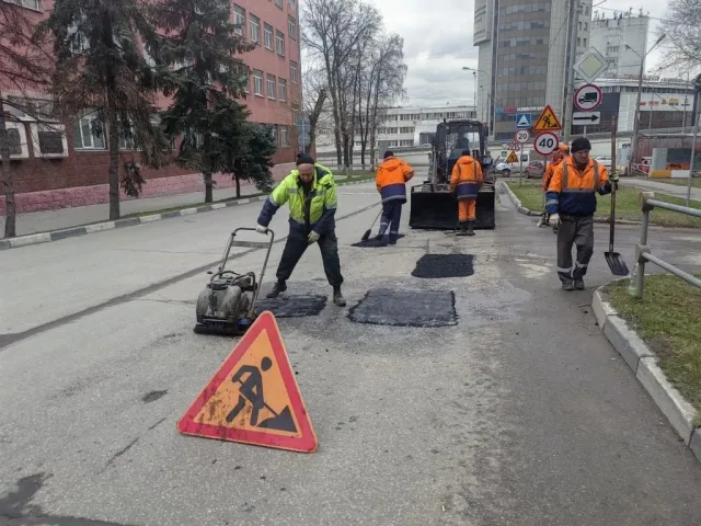 Более 5500 ям ликвидировали на дорогах Люберец с начала весны