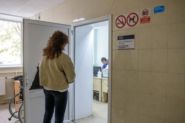 Врачи Люберец напомнили о важности обращения за помощью при укусе клеща