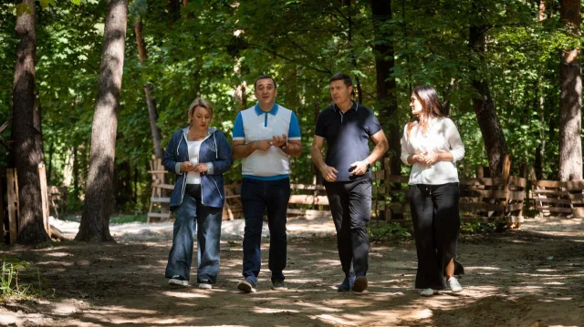 Линию наружного освещения прокладывают в Томилинском лесопарке