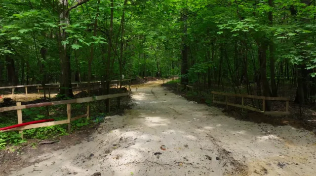 Обустройство основания тропиночной сети продолжается в Томилинском лесопарке